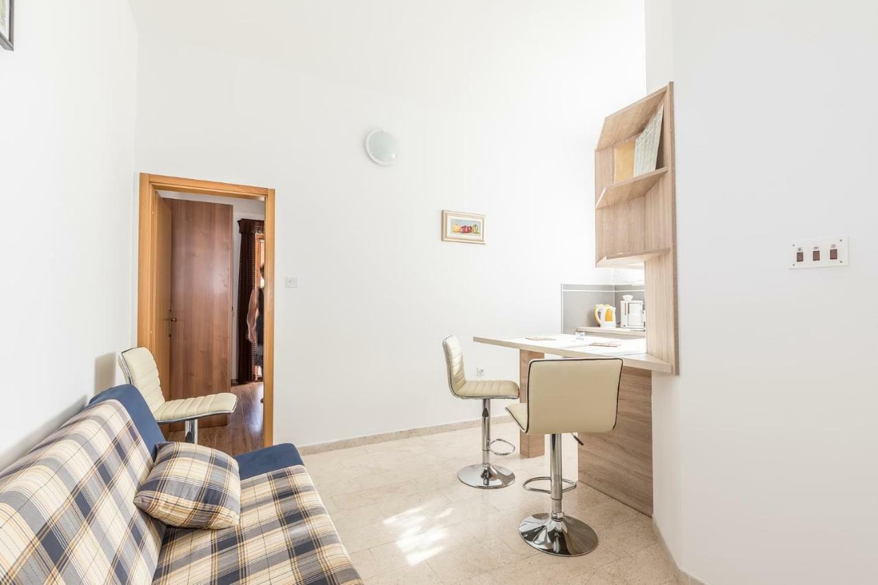 Apartments Darinka Porec Exterior photo